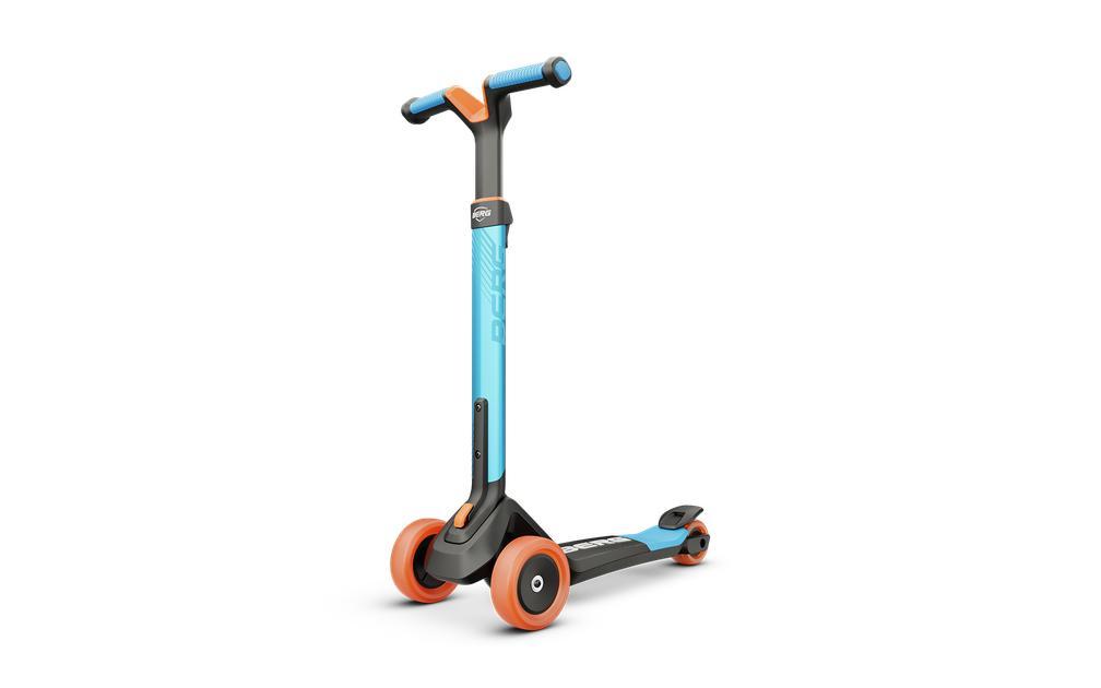 Blå BERG Nexo trehjulig sparkcykel med LED-hjul för barn